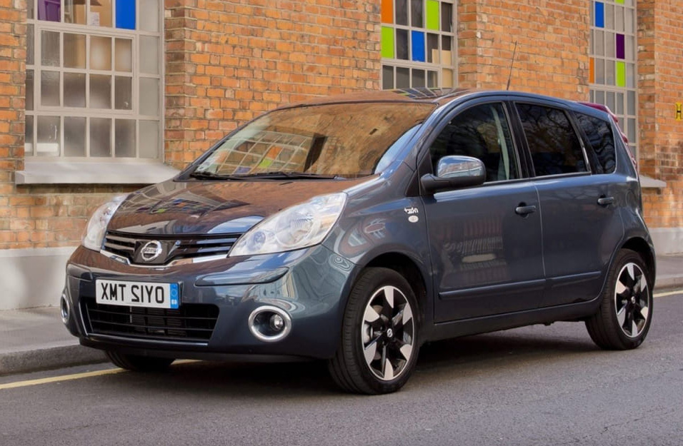 Замена аккумулятора Nissan Note