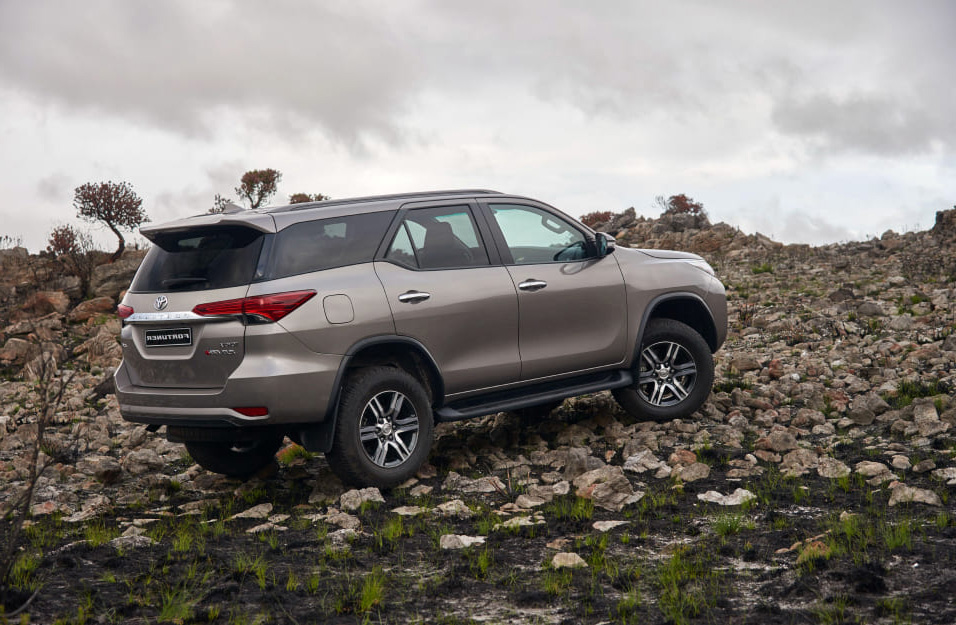 Замена аккумулятора Toyota Fortuner